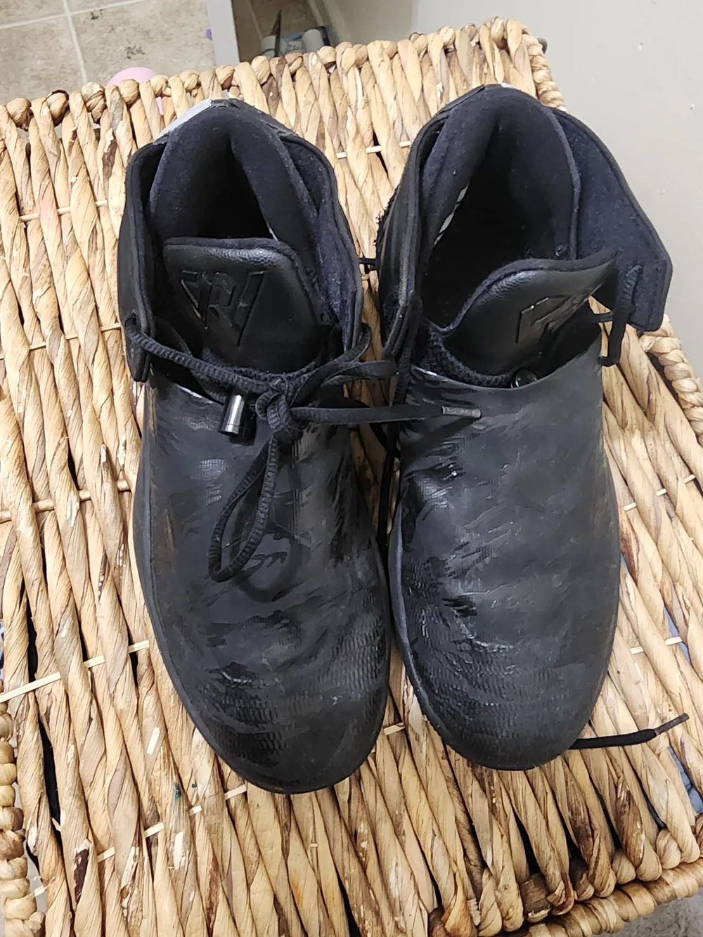 Jordan Men’s Black Motion Basketball Shoes Size 9.5